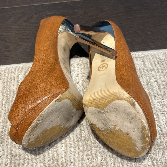 Vintage Michael Kors 9M, good condition. Sole a little worn. - Picture 3 of 4
